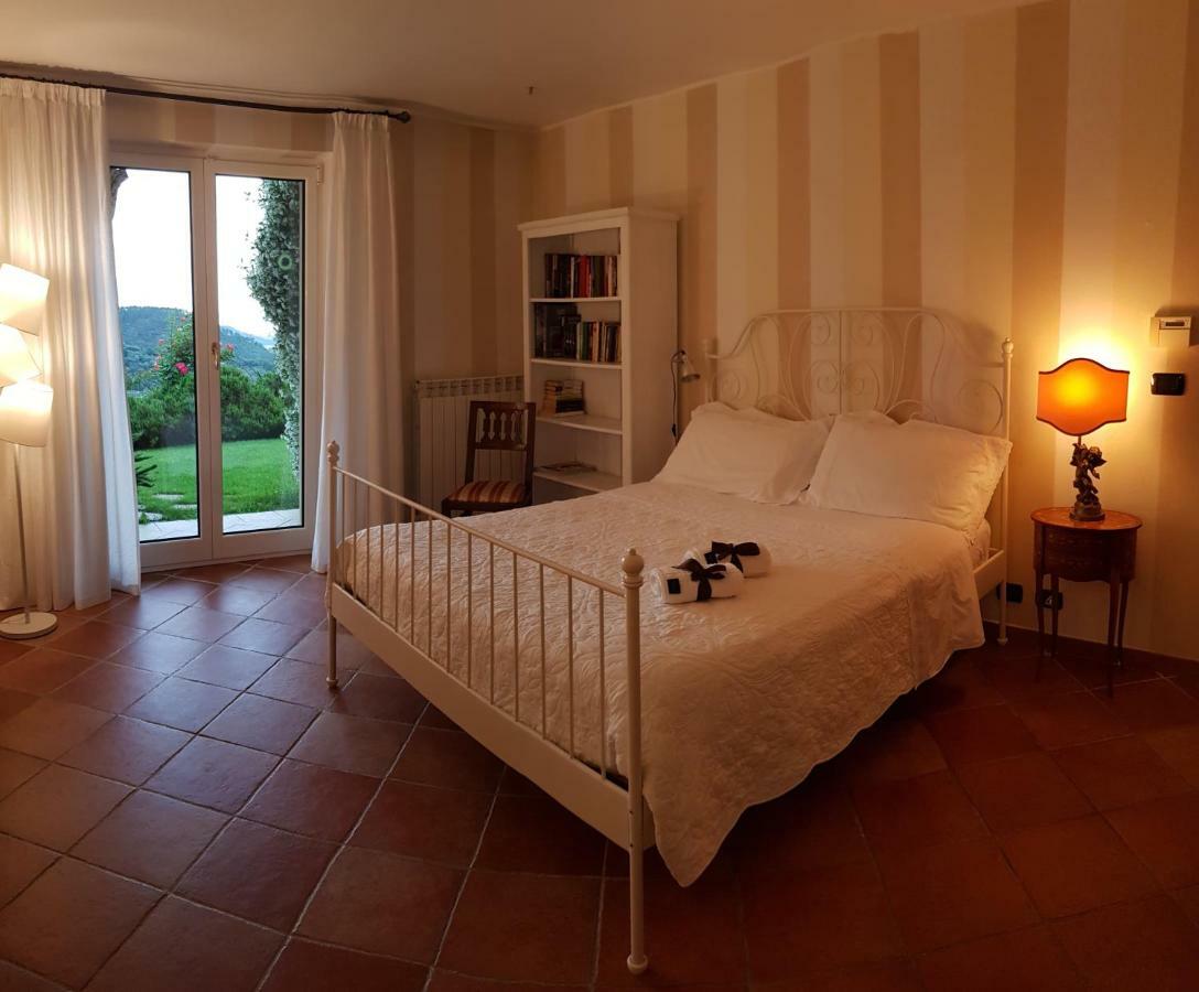 Villa Claudia Quiliano ภายนอก รูปภาพ